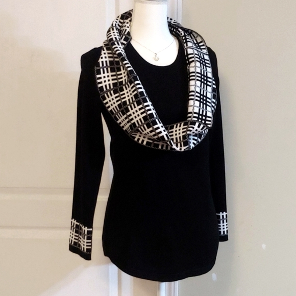 Kim Rogers 2 Piece Crew Neck Sweater. Removable Infinity Scarf. Size SP
